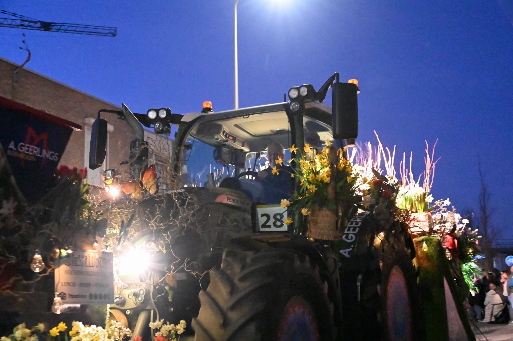 ../Images/Verlicht bloemencorso 2025 063.jpg